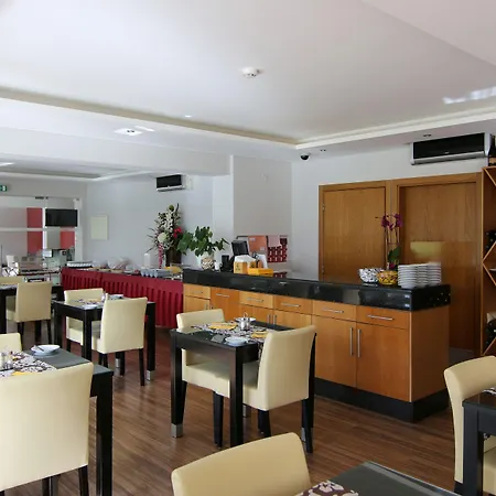 Parque Mourabel, Oasis Village & Pe Do Tatil parkı
