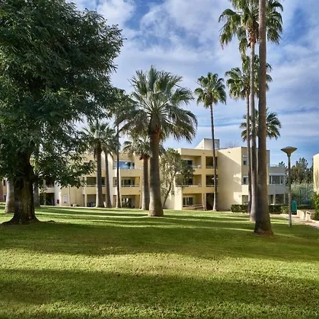 Parque Mourabel, Oásis Village&pé Do 3*